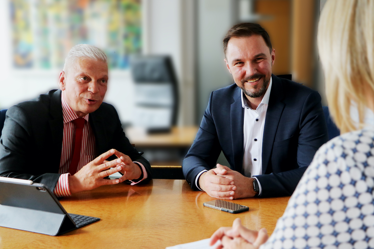 Andreas Rieger, Unternehmenssprecher und Dirk Alexowitz, Referent Kapitalmärkte